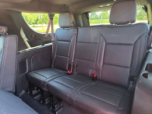 Used 2021 Chevrolet Suburban LT w/ LT Signature Package AWD/4WD image 12