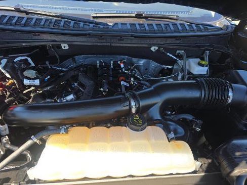 Used 2025 Ford Expedition Platinum image 17