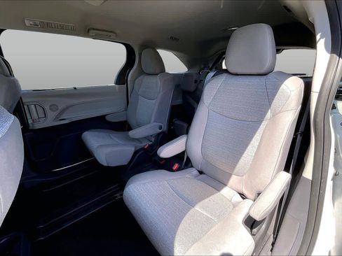 Certified 2022 Toyota Sienna LE FWD image 20