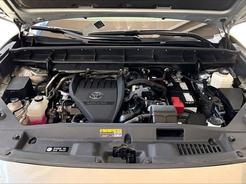 Used 2023 Toyota Highlander L FWD image 31