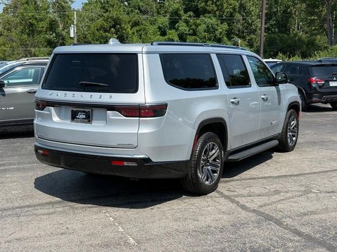 Used 2023 Jeep Wagoneer L Series II image 3