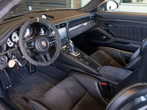 Certified 2018 Porsche 911 GT2 RS RWD image 5