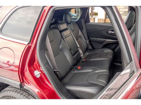 Used 2019 Jeep Cherokee Limited image 19