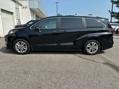 Used 2025 Toyota Sienna Limited AWD/4WD image 2