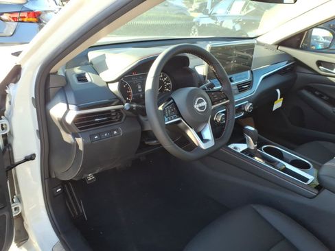New 2025 Nissan Altima 2.5 SR w/ SR Premium Package image 8