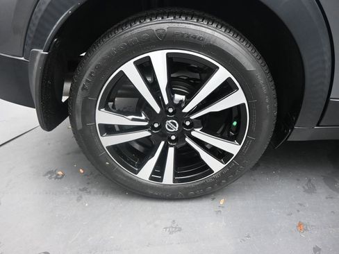 Used 2020 Nissan Kicks SV image 24