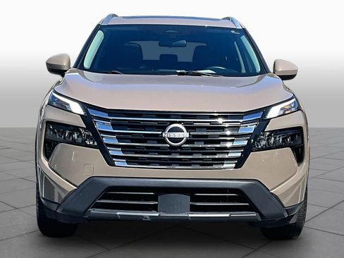 Used 2024 Nissan Rogue SV w/ SV Premium Package image 4