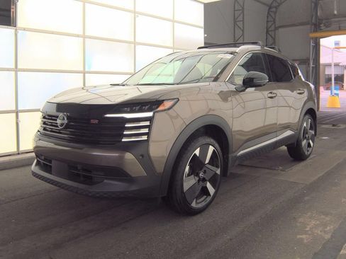 Used 2026 Nissan Kicks SR FWD image 2