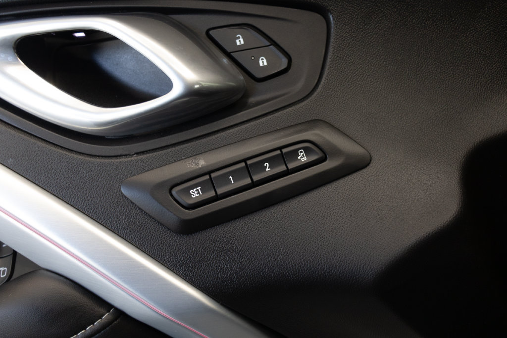 Used 2018 Chevrolet Camaro SS RWD image 17