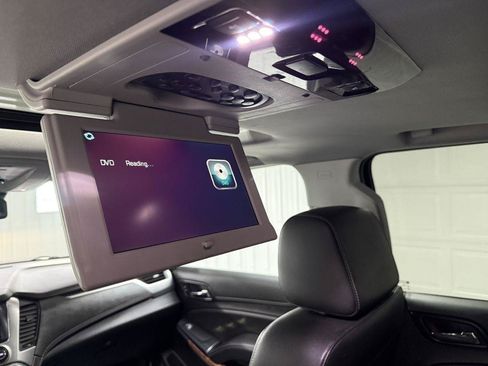 Used 2020 Chevrolet Suburban Premier AWD/4WD image 34