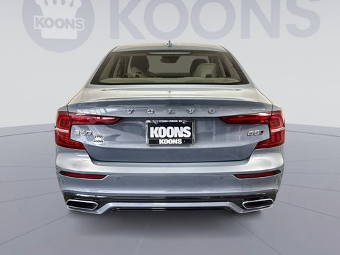 Used 2022 Volvo S60 B5 Momentum w/ Advanced Package image 5