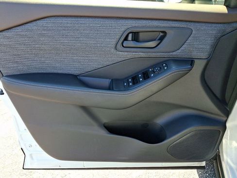 Used 2021 Nissan Rogue S AWD/4WD image 14