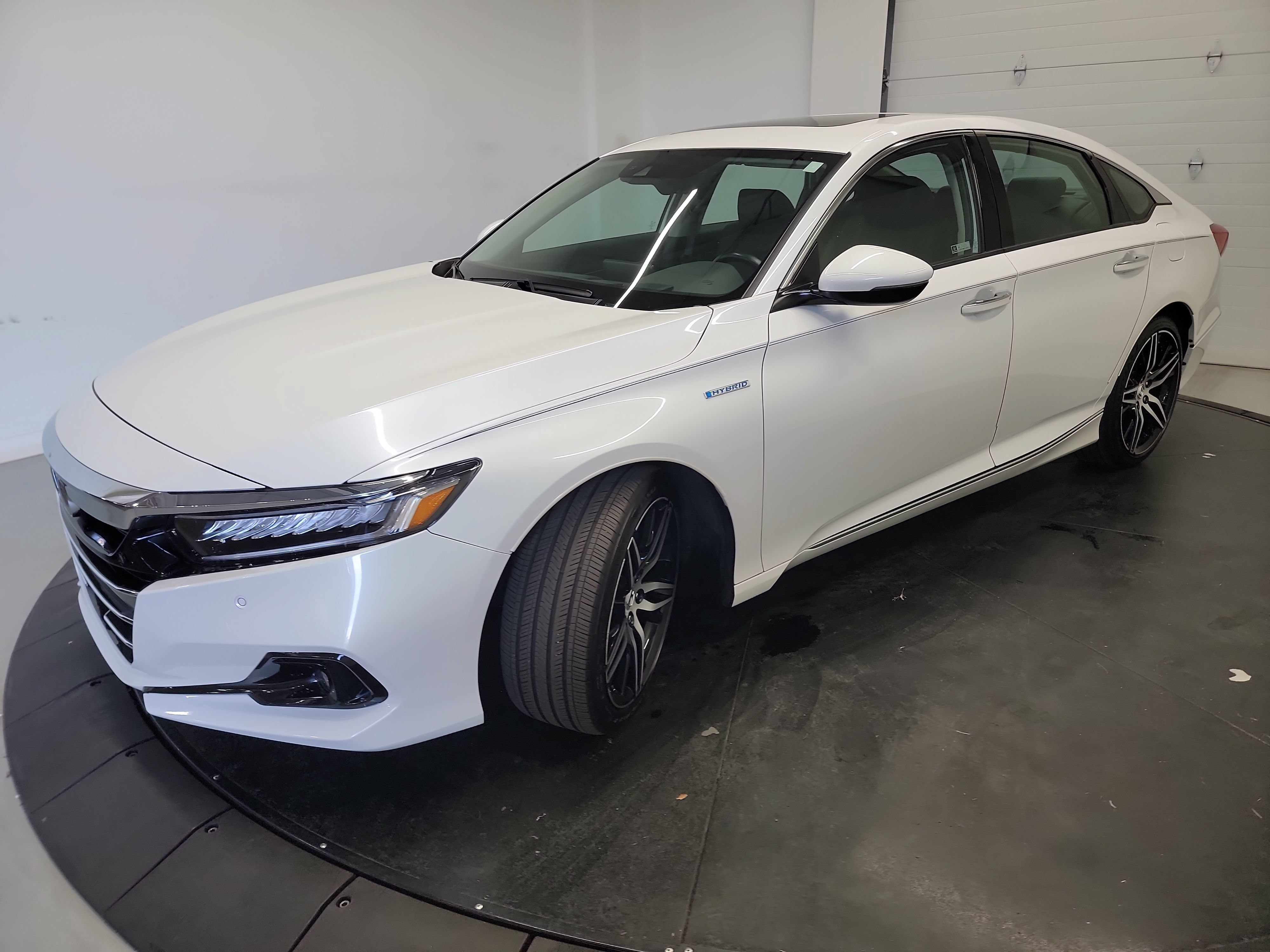 Used 2022 Honda Accord Touring image 3
