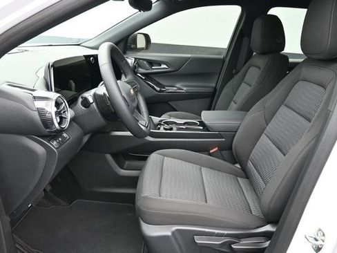 New 2026 Chevrolet Equinox LT w/ Safety and Technology Package FWD image 23
