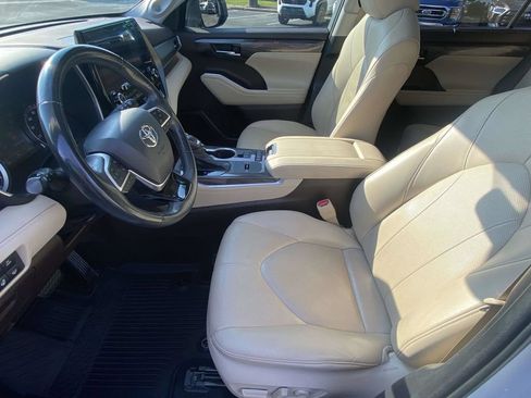 Used 2022 Toyota Highlander Limited AWD/4WD image 17