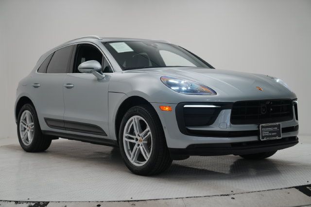 Certified 2026 Porsche Macan AWD/4WD image 1