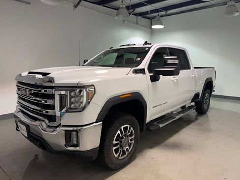 Used 2022 GMC Sierra 2500 SLE w/ SLE Value Package; AWD/4WD image 3