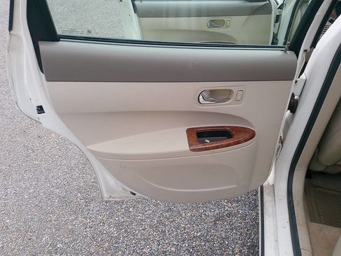 Used 2006 Buick LaCrosse CXL w/ Driver Confidence Package image 18