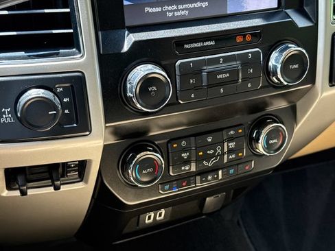 Used 2019 Ford F250 Lariat w/ Lariat Ultimate Package AWD/4WD image 28