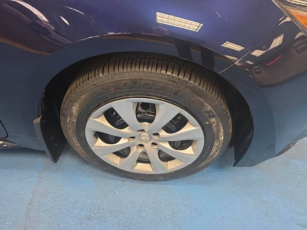 Used 2023 Toyota Corolla LE w/ Carpet Mat Package (TMS) FWD image 8