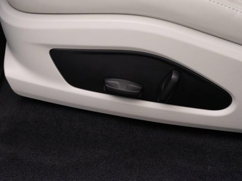 Used 2024 Porsche Macan 4 Electric image 16