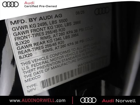 Certified 2025 Audi Q5 Premium AWD/4WD image 3