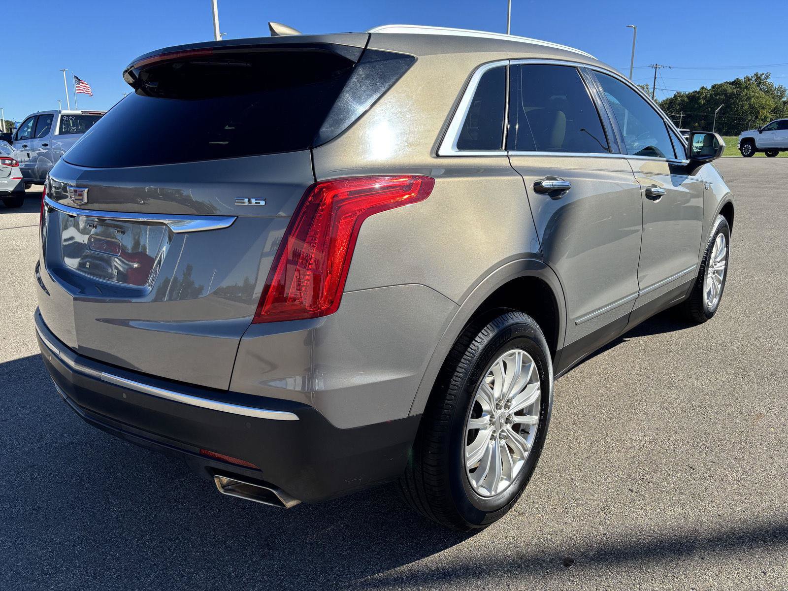 Used 2018 Cadillac XT5 FWD w/ LPO, Wheel Lock Package image 5