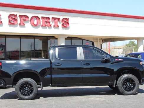 Used 2020 Chevrolet Silverado 1500 LT Trail Boss w/ Midnight Edition image 2