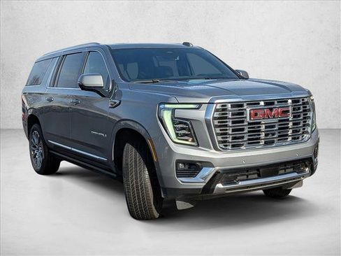 Used 2025 GMC Yukon XL Denali w/ Sun & Power Step Package image 3