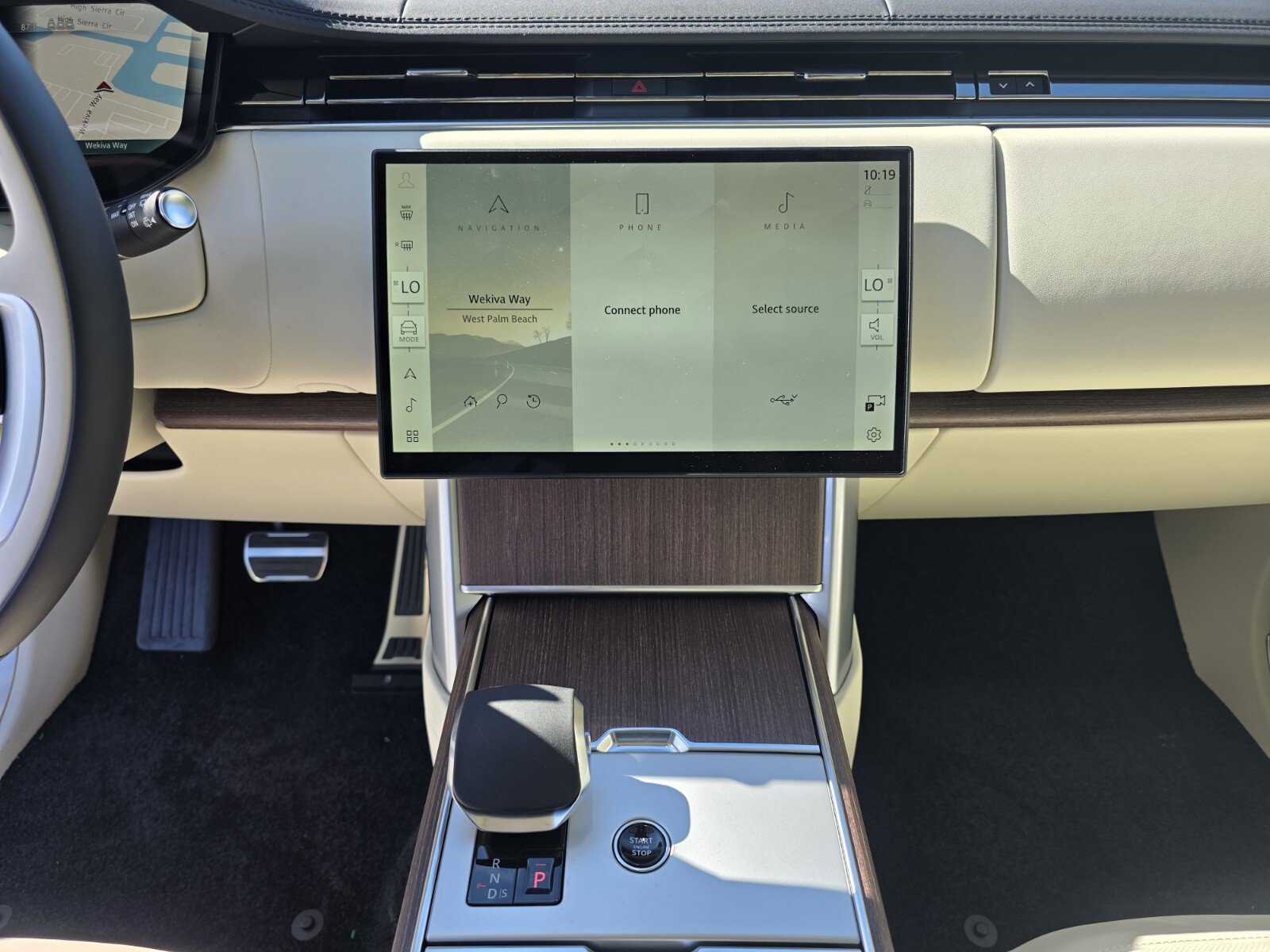 New 2026 Land Rover Range Rover SE AWD/4WD image 16