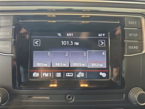 Used 2019 Volkswagen Beetle 2.0T S image 28