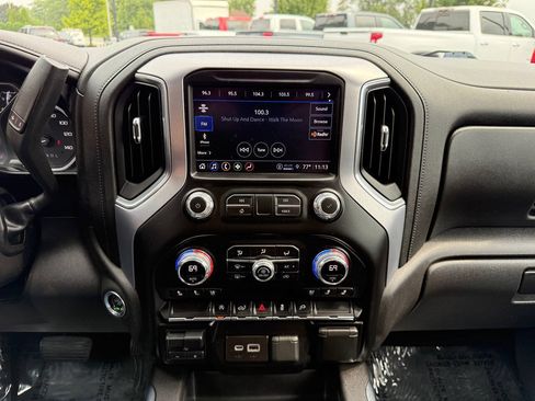 Used 2021 GMC Sierra 1500 SLT w/ SLT Premium Package AWD/4WD image 16
