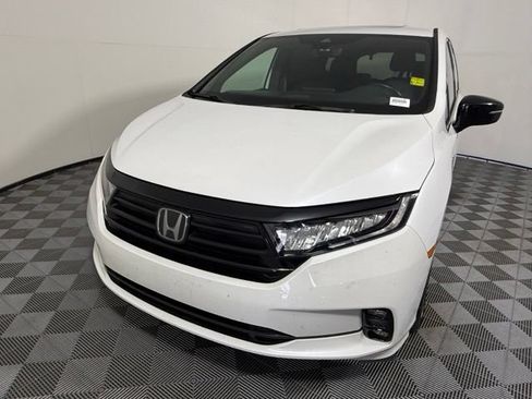 Used 2024 Honda Odyssey Sport image 2