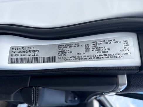 Used 2024 Jeep Grand Cherokee L Limited w/ Black Appearance Package image 30