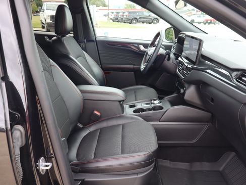 Used 2024 Ford Escape ST-Line w/ Tech Pack #1 AWD/4WD image 12