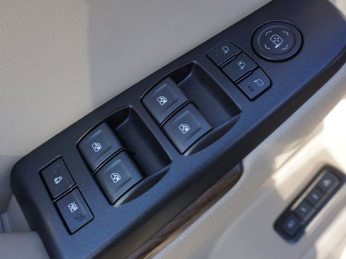 Used 2018 GMC Yukon Denali image 25