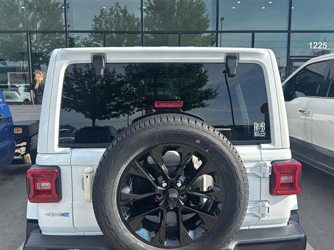 Used 2023 Jeep Wrangler Unlimited Sahara w/ Cold Weather Group AWD/4WD image 11