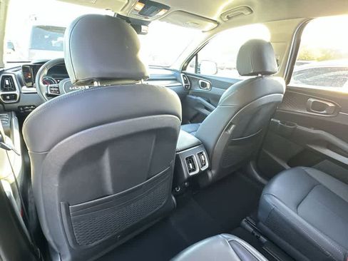Certified 2023 Kia Sorento EX image 24