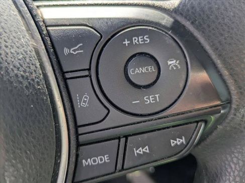 Used 2018 Toyota Camry FWD image 14