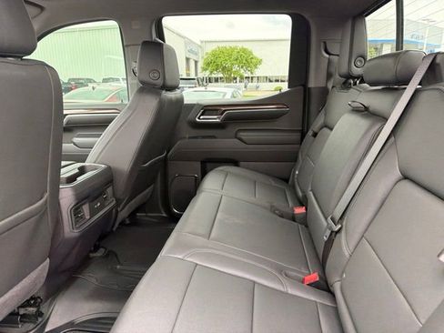 Used 2024 Chevrolet Silverado 1500 LT Trail Boss w/ Convenience Package II AWD/4WD image 17