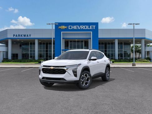 New 2026 Chevrolet Trax LT w/ Sunroof Package FWD image 8