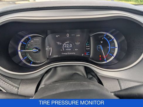 Used 2024 Chrysler Pacifica Limited FWD image 21