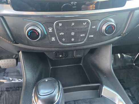 Used 2020 Chevrolet Traverse LS image 18