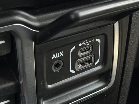 Used 2020 Jeep Wrangler Unlimited Sahara AWD/4WD image 14