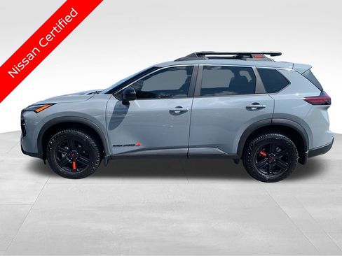 Used 2025 Nissan Rogue SV AWD/4WD image 2