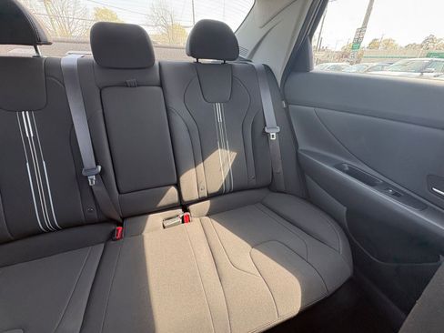 Used 2025 Hyundai Elantra SEL image 38