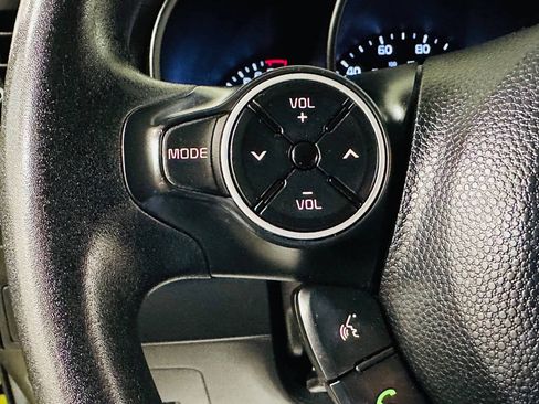 Used 2016 Kia Soul FWD image 15
