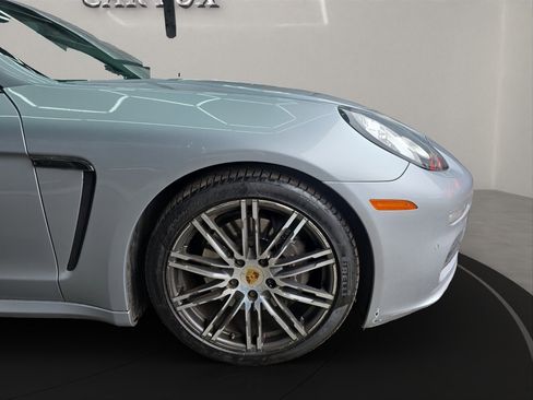 Used 2016 Porsche Panamera 4 image 22
