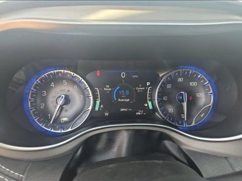 Used 2024 Chrysler Pacifica Limited w/ S Appearance Package FWD image 14