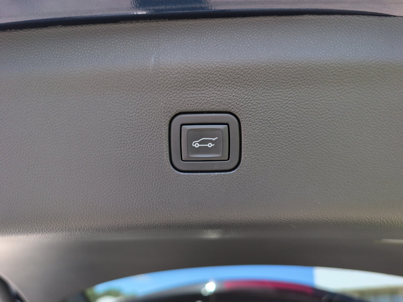 Used 2023 Buick Enclave Essence w/ Experience Buick Package FWD image 7